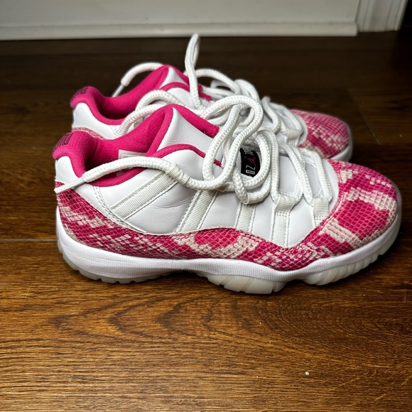 Jordan 11 Retro Low - Picture 10 of 10